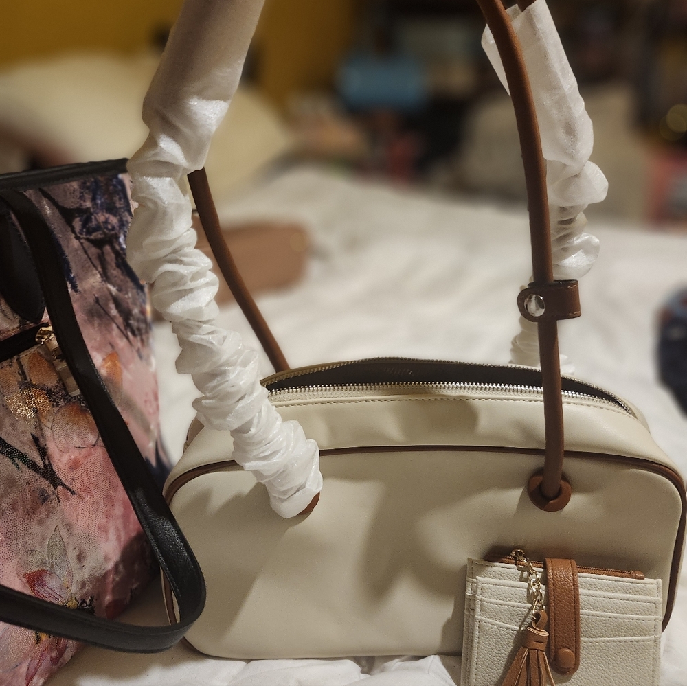 Elegant Cream Shoulder Bag By Cluci